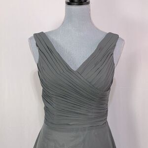 FORMAL dress Vneck pleated bodice boning padded lined fit/flare women’s sz 4